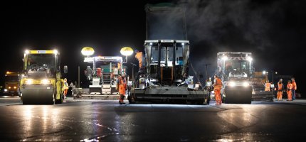 Eurovia; Baustelle; airport; Hamburg; Rollbahnerneuerung; Asphalt; 23. August 2022